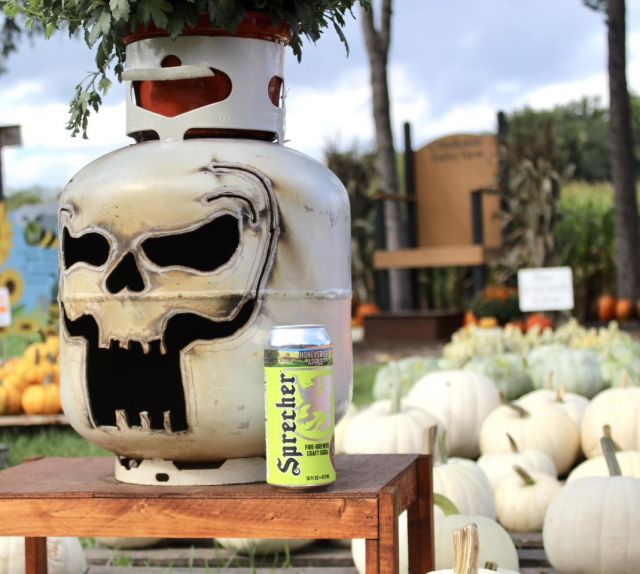 Despite the warm weather, it is time for us to “fall” into apple picking season! 

What better way to quench your thirst while doing so with Sprecher’s Honeycrisp Apple Soda. 
Brewed with WI Apples from the Wood family farm. 

#SprecherBrewing #HoneyCrispApple #ApplePicking #Fall #PumpkinPatch #creeksidevalleyfarm #beechwoodsalesandservice